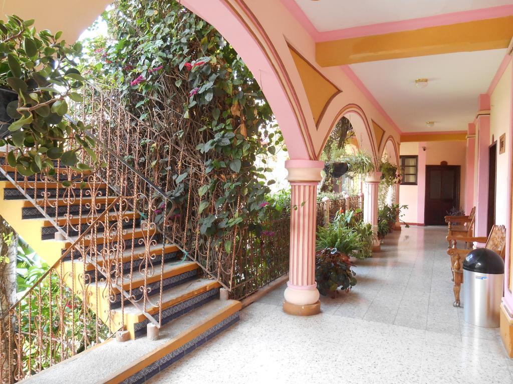 Hotel El Chaparral Panajachel Dış mekan fotoğraf