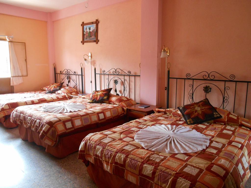 Hotel El Chaparral Panajachel Oda fotoğraf