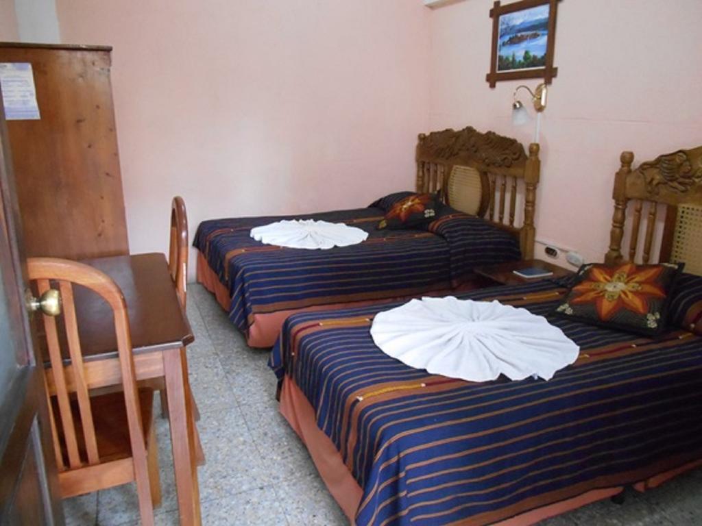 Hotel El Chaparral Panajachel Oda fotoğraf