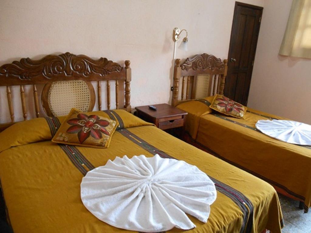 Hotel El Chaparral Panajachel Oda fotoğraf