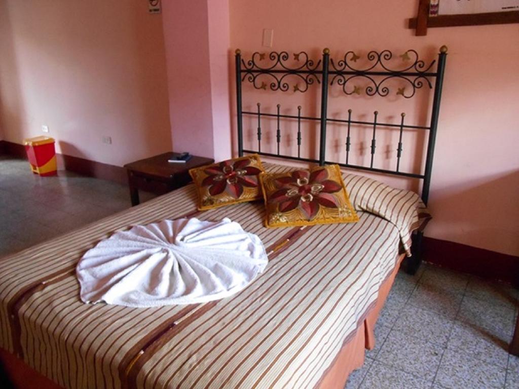 Hotel El Chaparral Panajachel Oda fotoğraf