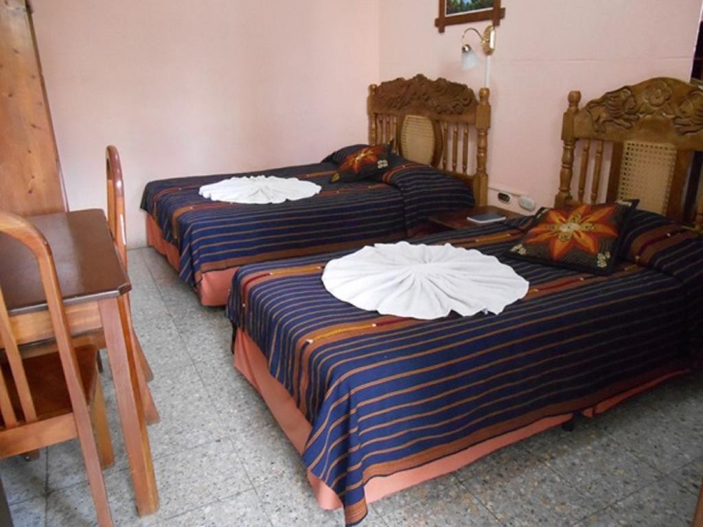 Hotel El Chaparral Panajachel Oda fotoğraf