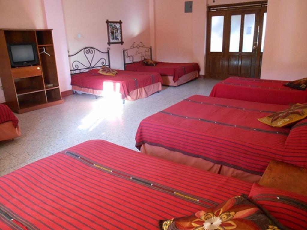 Hotel El Chaparral Panajachel Oda fotoğraf