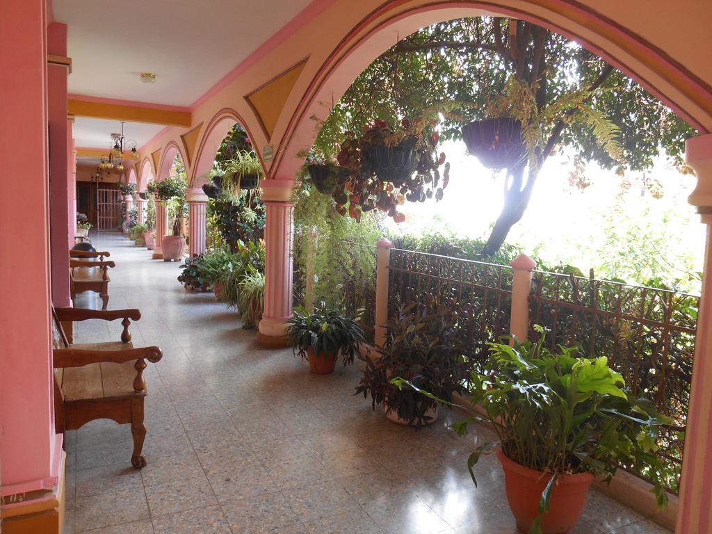 Hotel El Chaparral Panajachel Dış mekan fotoğraf