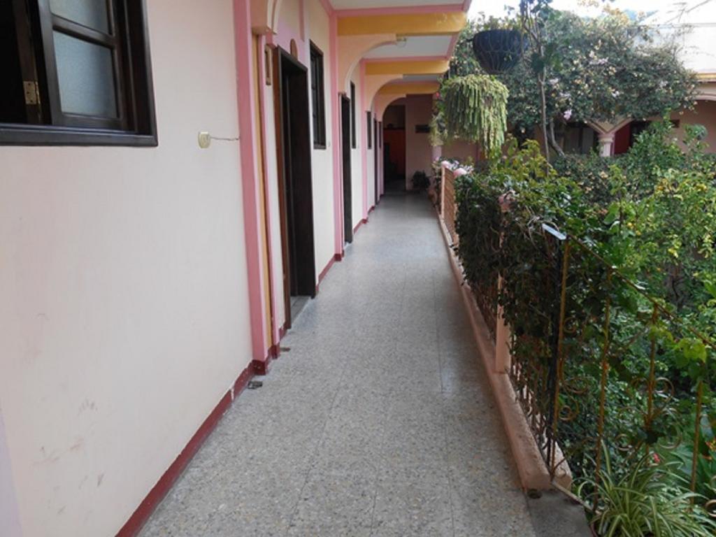 Hotel El Chaparral Panajachel Dış mekan fotoğraf