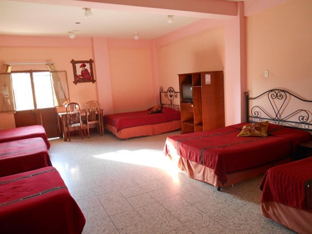 Hotel El Chaparral Panajachel Oda fotoğraf