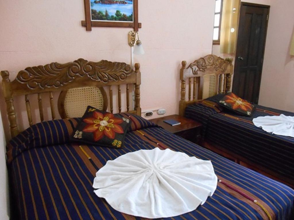 Hotel El Chaparral Panajachel Oda fotoğraf